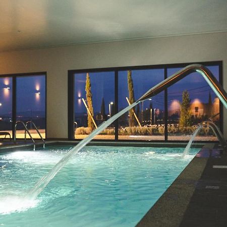 Mw Douro Wine & Spa Санта-Марта-ди-Пенагиан Экстерьер фото The swimming pool at the hotel