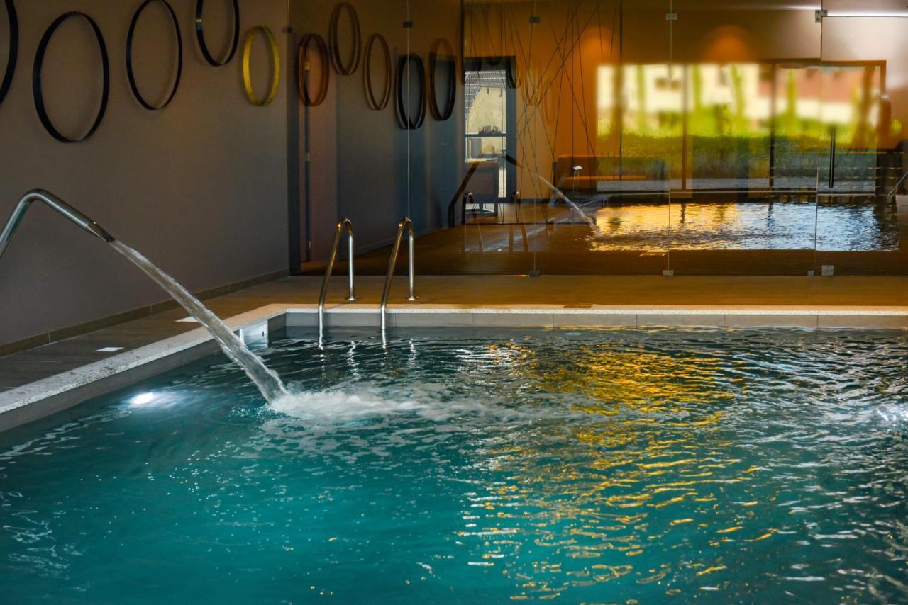 Mw Douro Wine & Spa Санта-Марта-ди-Пенагиан Экстерьер фото The swimming pool at the hotel