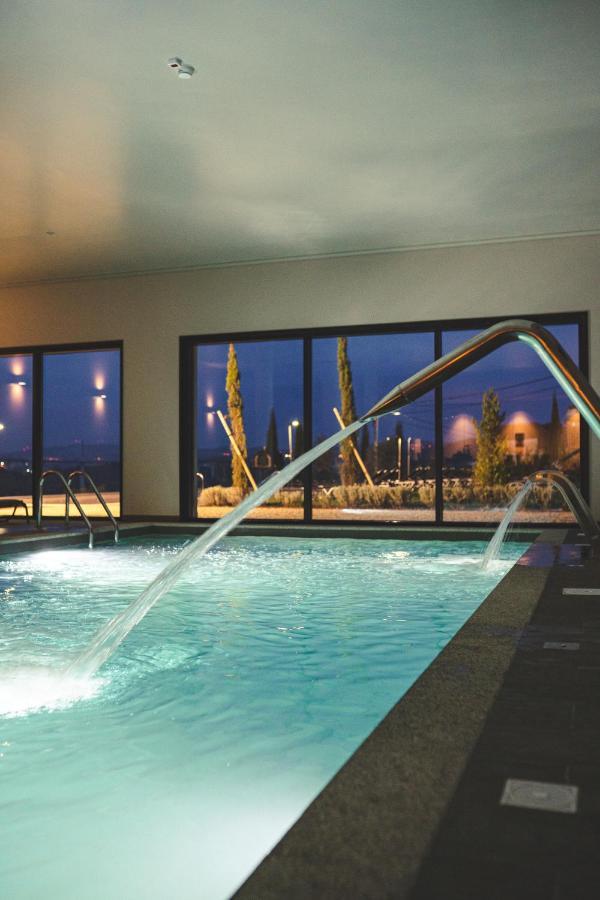 Mw Douro Wine & Spa Санта-Марта-ди-Пенагиан Экстерьер фото The swimming pool at the hotel