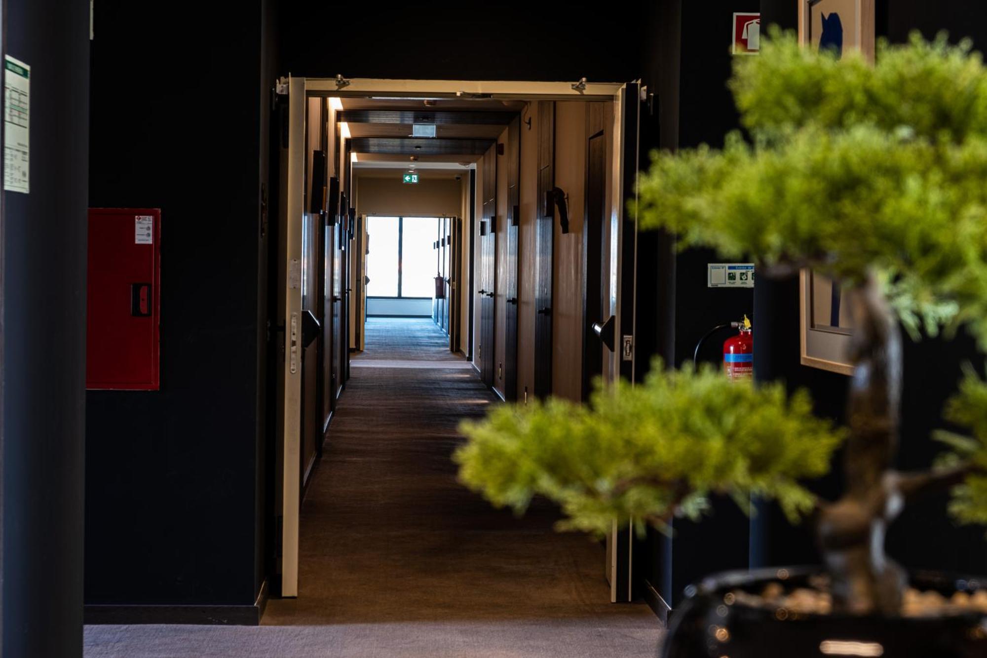 Mw Douro Wine & Spa Санта-Марта-ди-Пенагиан Экстерьер фото A corridor at the hotel
