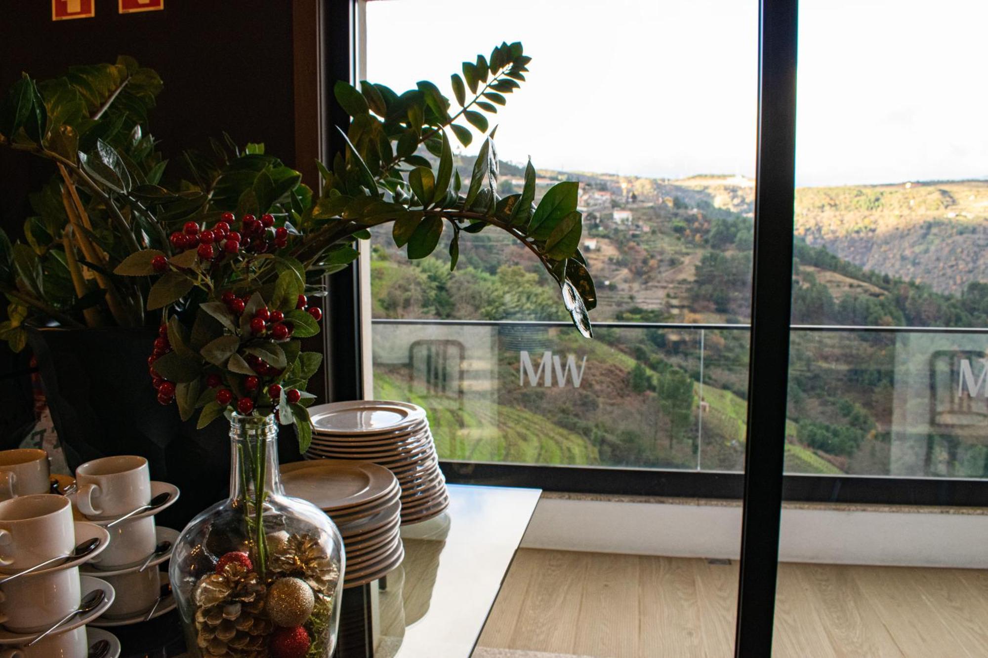 Mw Douro Wine & Spa Санта-Марта-ди-Пенагиан Экстерьер фото View from the kitchen