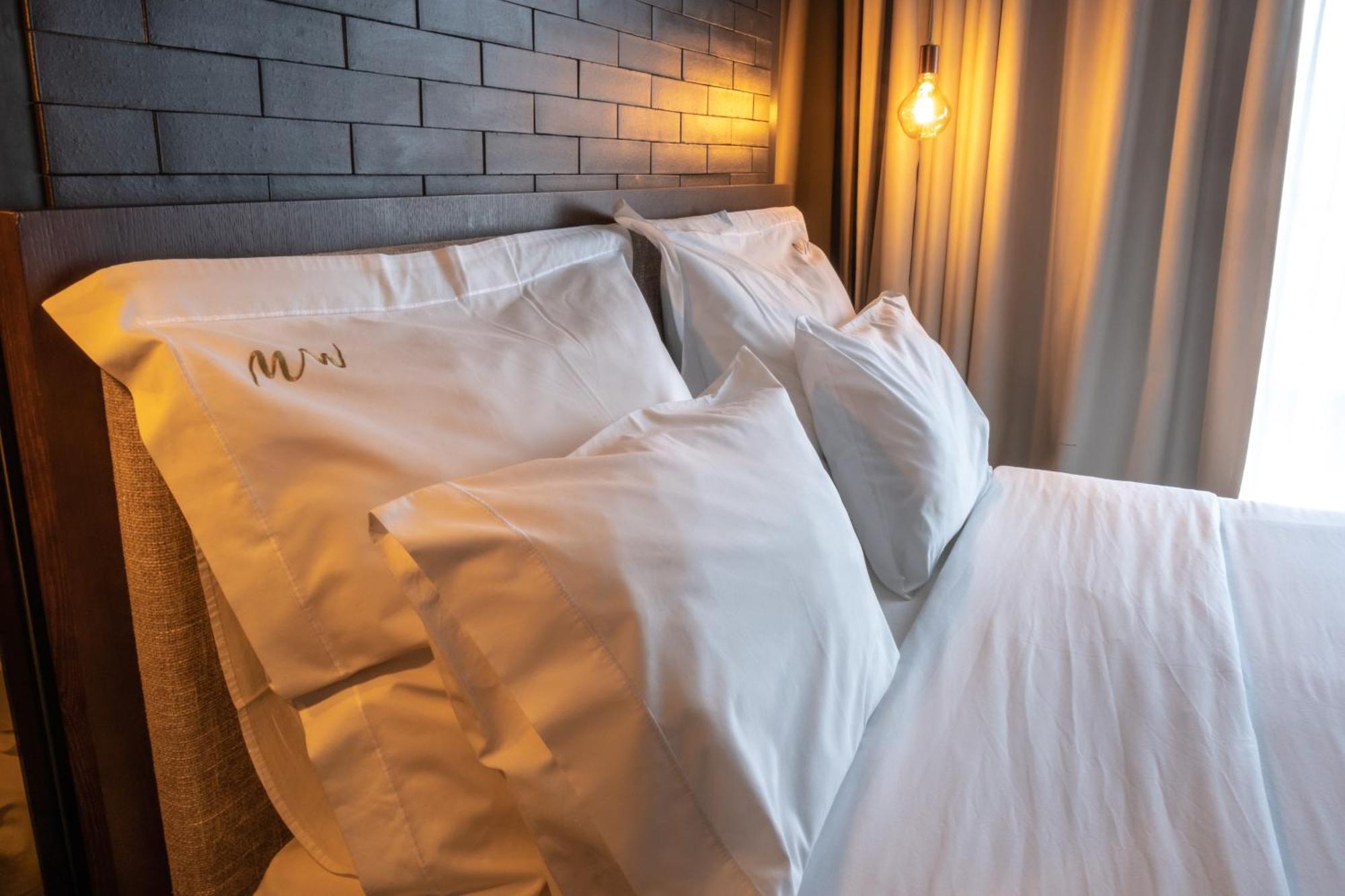 Mw Douro Wine & Spa Санта-Марта-ди-Пенагиан Экстерьер фото A bed with white sheets
