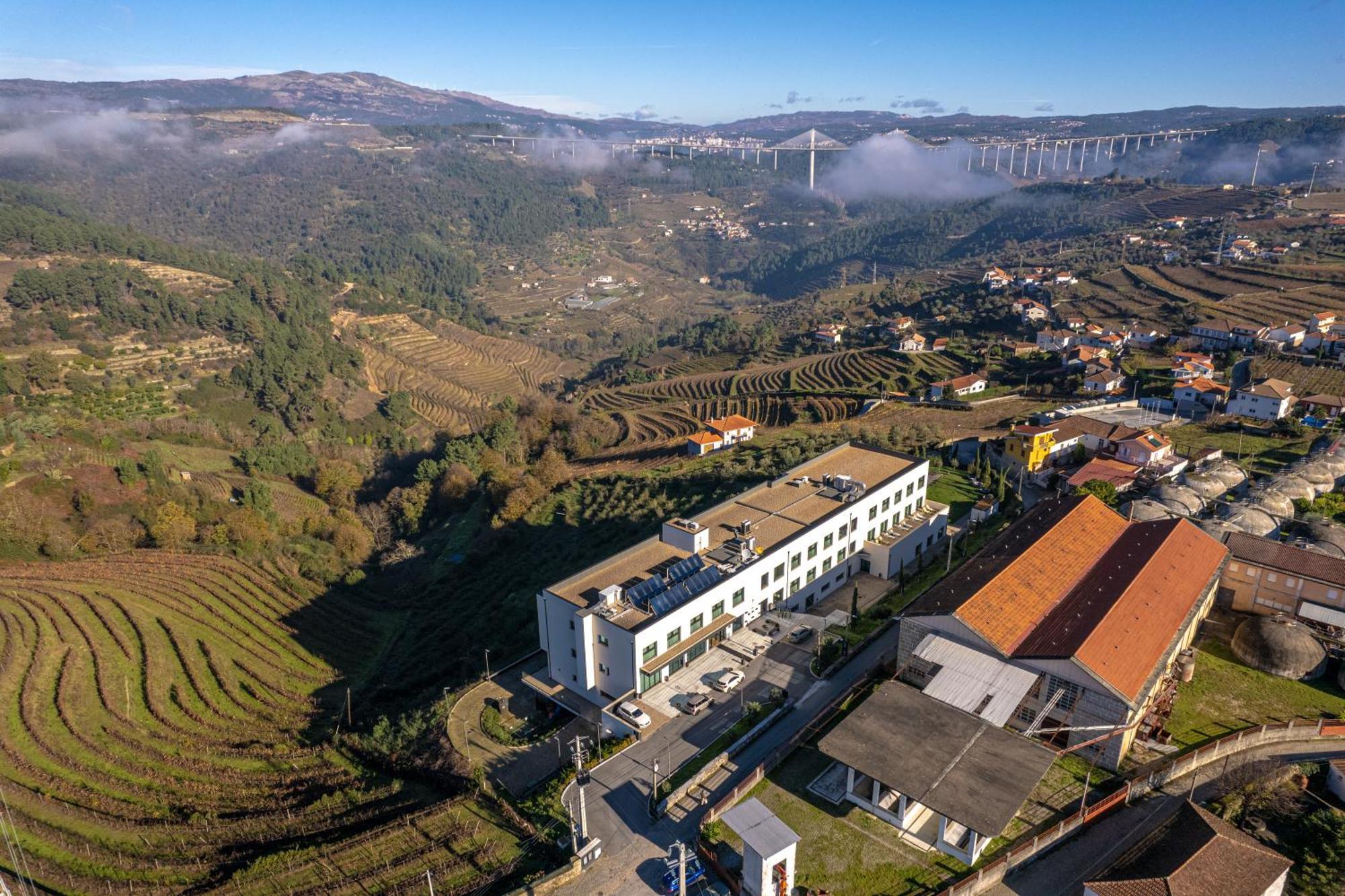 Mw Douro Wine & Spa Санта-Марта-ди-Пенагиан Экстерьер фото Aerial view of the campus of the University of Trás-os-Montes and Alto Minho