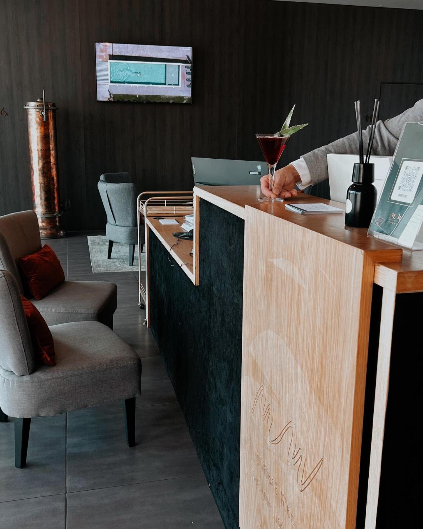 Mw Douro Wine & Spa Санта-Марта-ди-Пенагиан Экстерьер фото Reception desk at a hotel